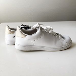 White & gold sneakers - new with tags - wide width